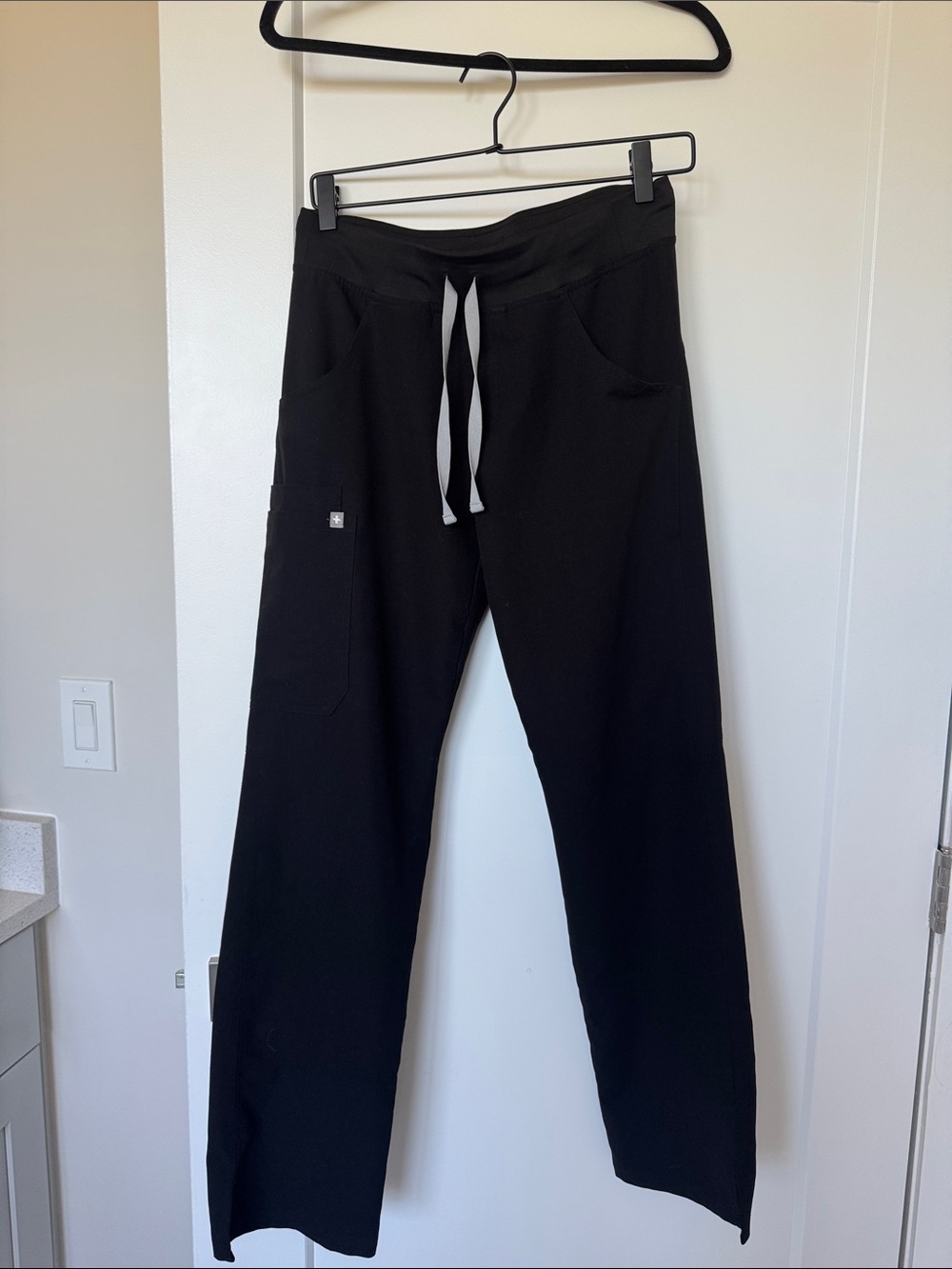 Figs Women's Black Kade straight leg cargo Pants